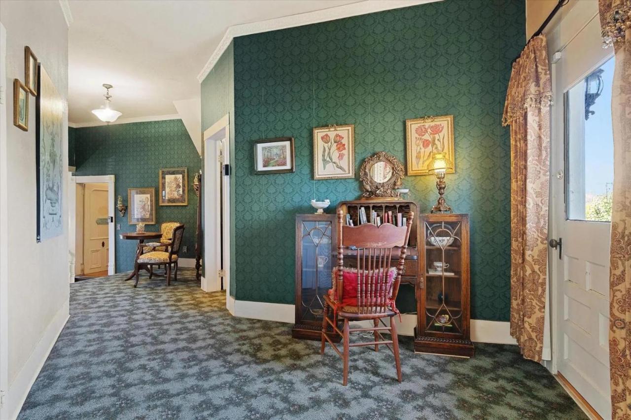 Four Winds Victorian Venue & Suites Bonham Экстерьер фото