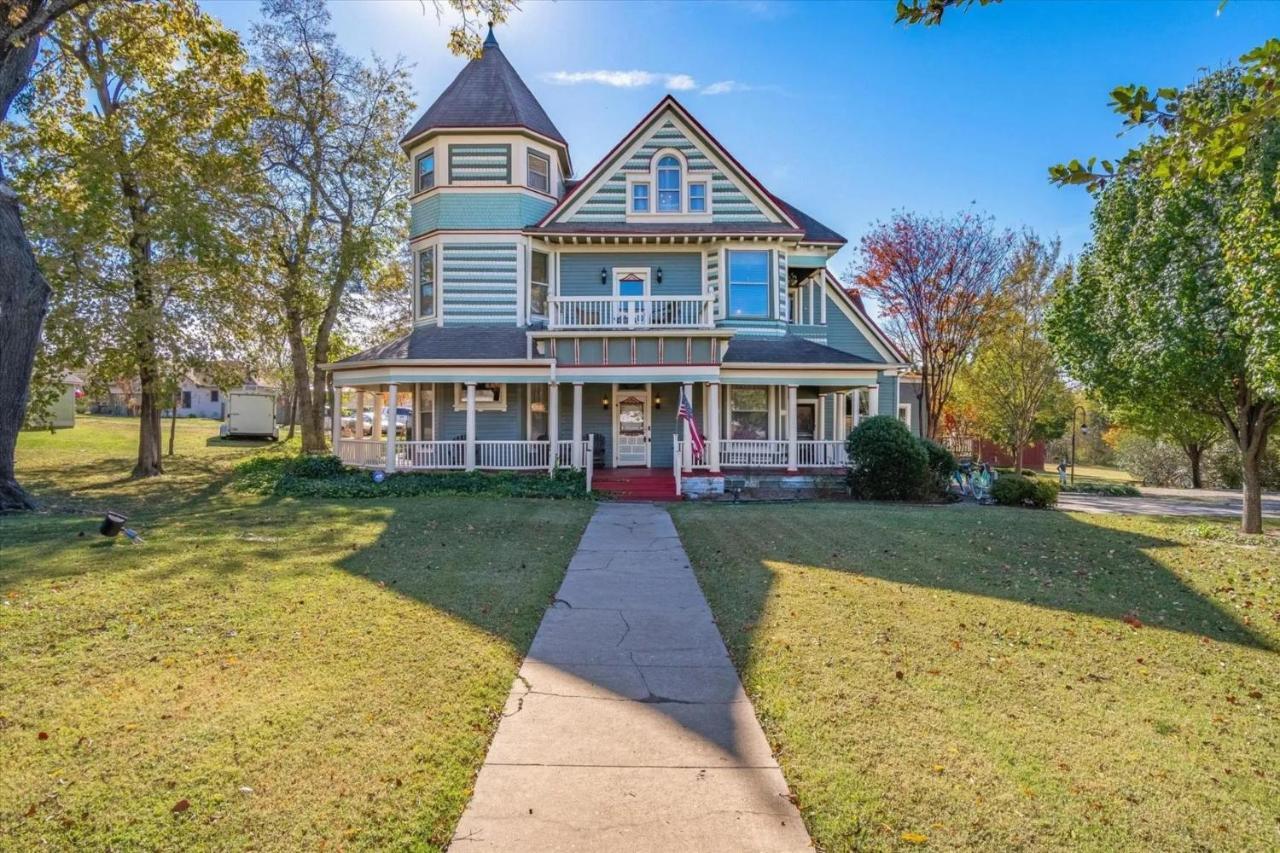 Four Winds Victorian Venue & Suites Bonham Экстерьер фото