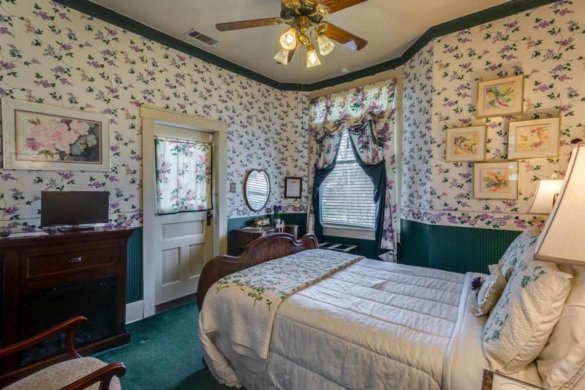 Four Winds Victorian Venue & Suites Bonham Экстерьер фото