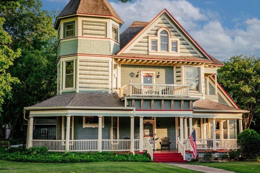 Four Winds Victorian Venue & Suites Bonham Экстерьер фото